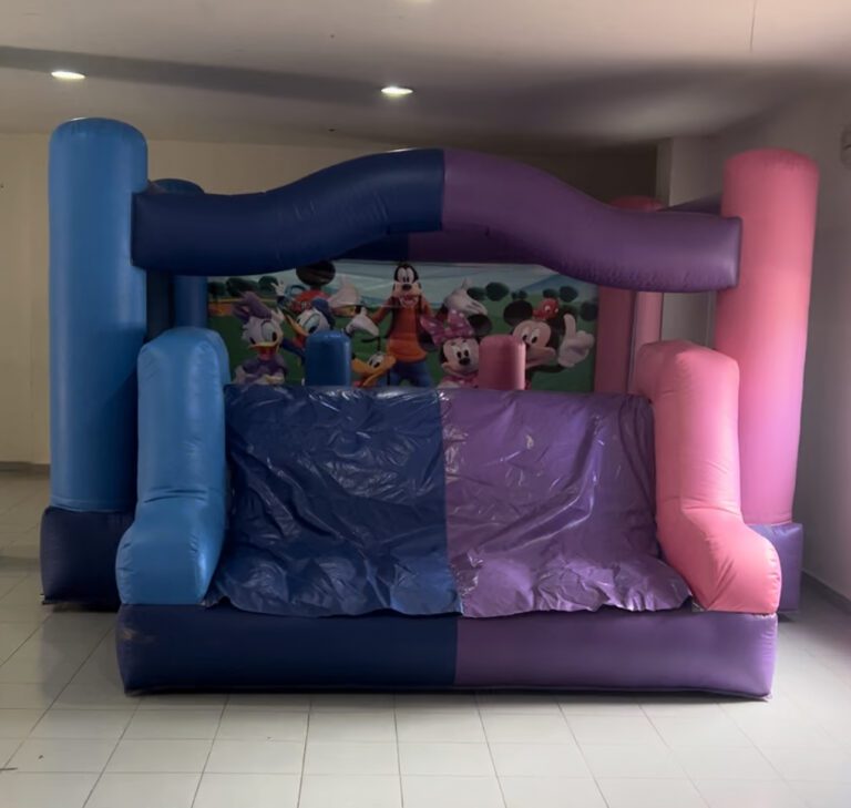 Castillo Hinchable Mickey XL en alquiler en Guadalajara